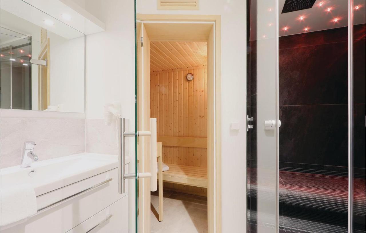 Cozy Apartment In Luebeck Travemuende With Sauna ภายนอก รูปภาพ